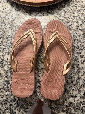 Havaianas Women's Rose Brown Flip Flops with Gold Straps